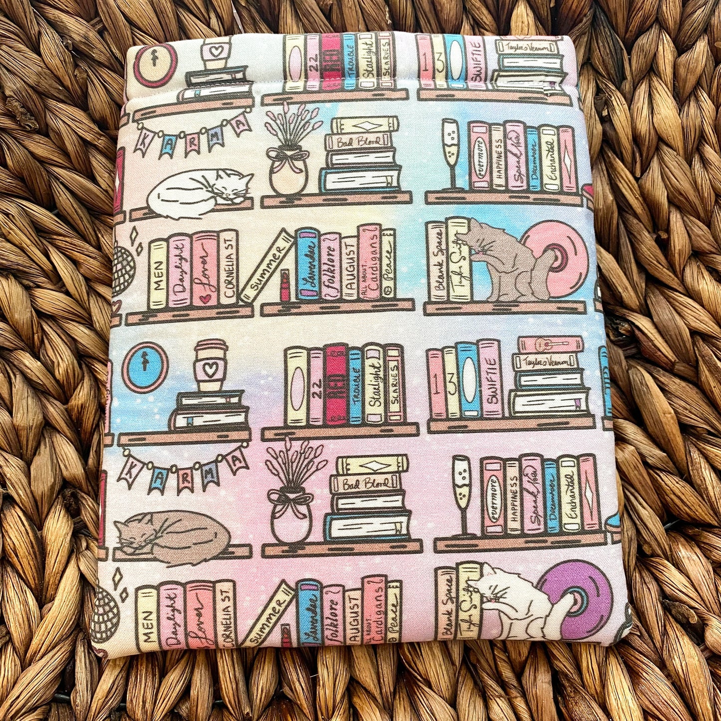 Taylor Swift Bookshelf and Cats Padded Sleeve