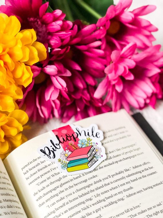 Bibliophile Floral Magnetic Bookmark